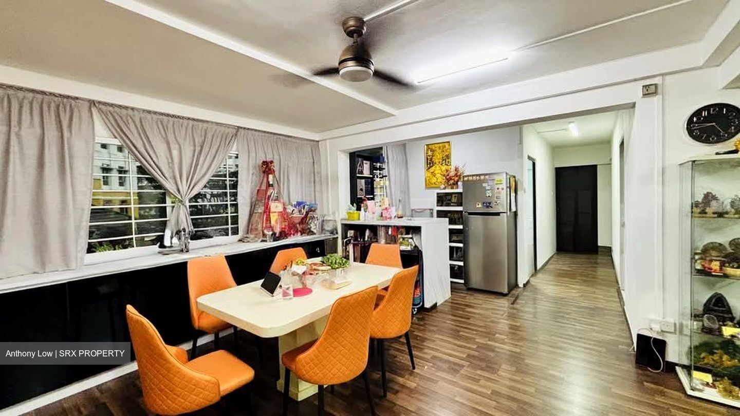 Blk 304 Fuchun Neighbourhood Centre (Woodlands), HDB Executive #529834601